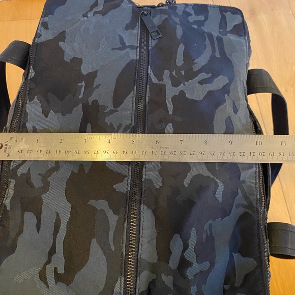 Lululemon Out of Range Black and Gray Camouflage Duffel Bag - Picture 5 of 15